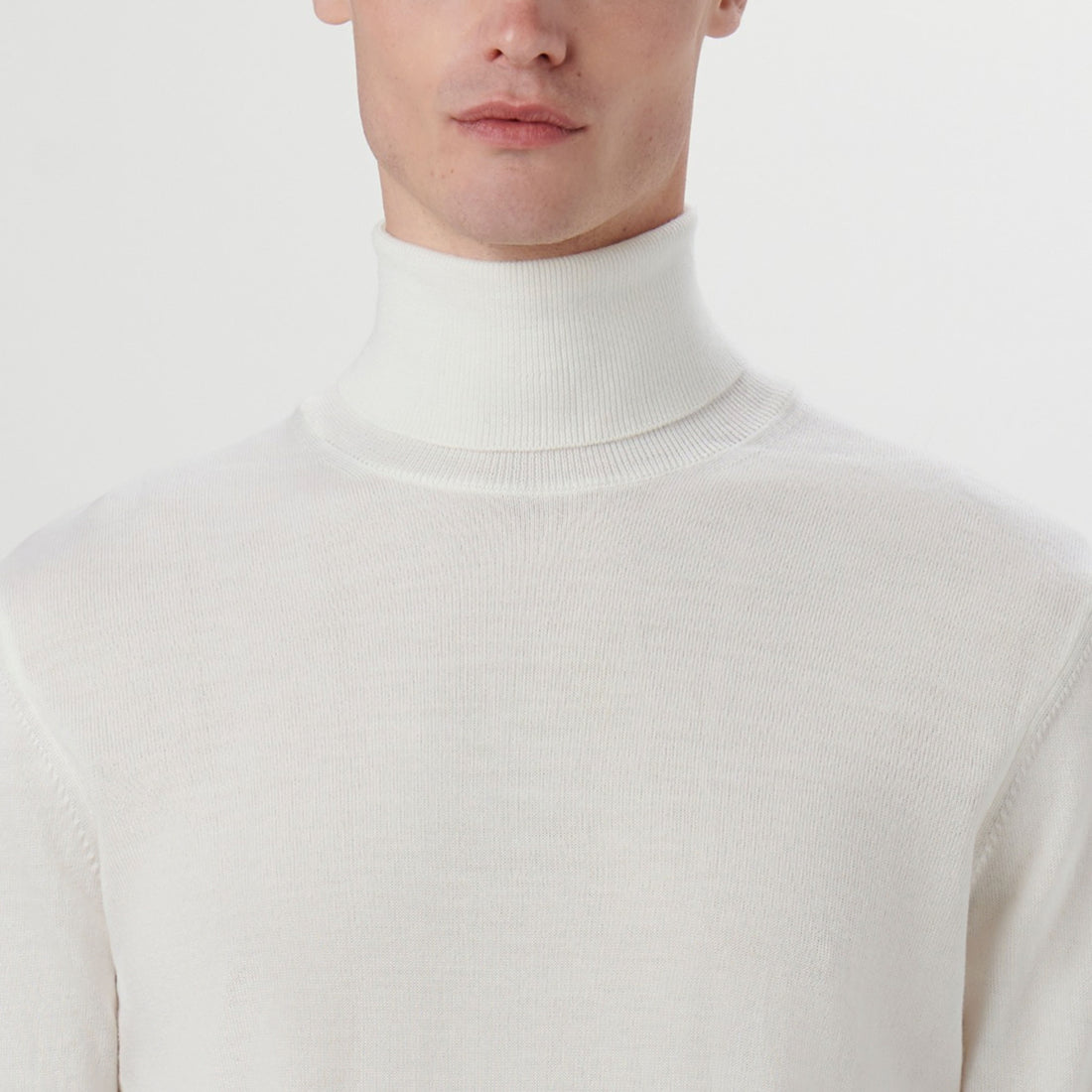 Super Merino Solid Turtleneck Sweater