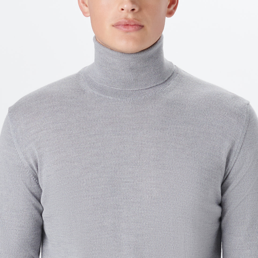 Super Merino Turtle Neck Solid Sweater