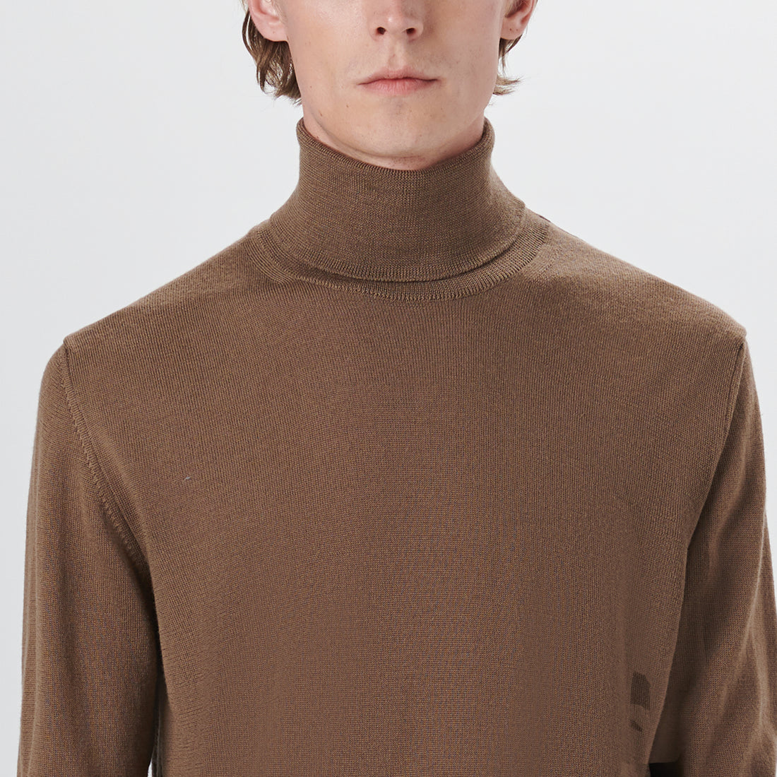 Super Merino Turtle Neck Solid Sweater